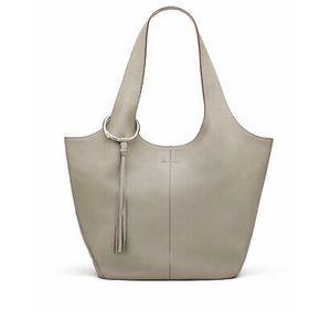 Elizabeth and James Finely shopper